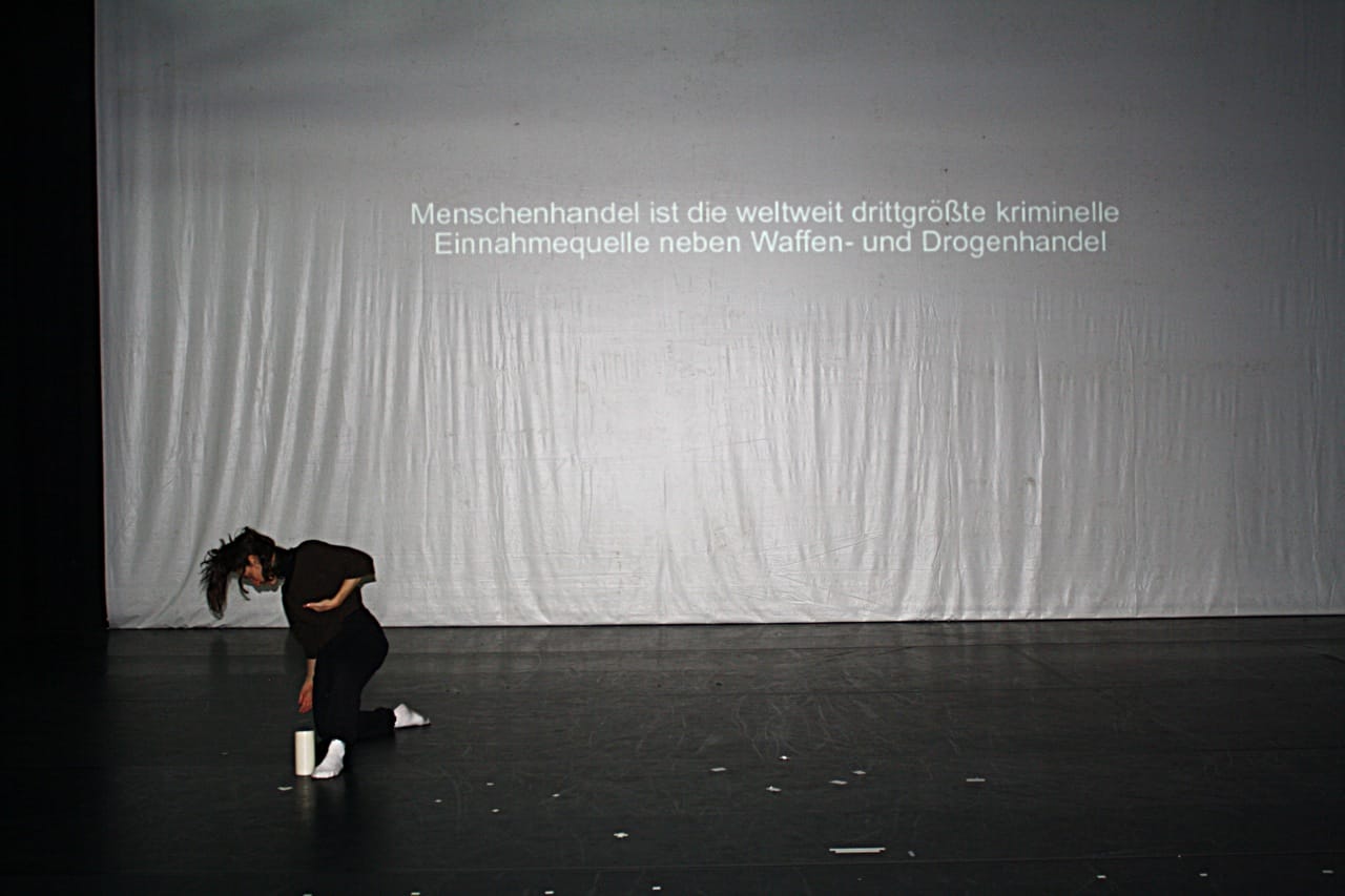 Präsentation des Frauennotruf im Rahmen des Theaterstücks