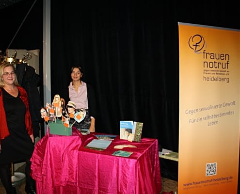 Informationsstand des Frauennotrufs Heidelberg