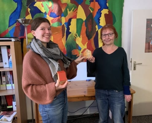 Spendenübergabe der Weihnachtsaktion an den Frauennotruf