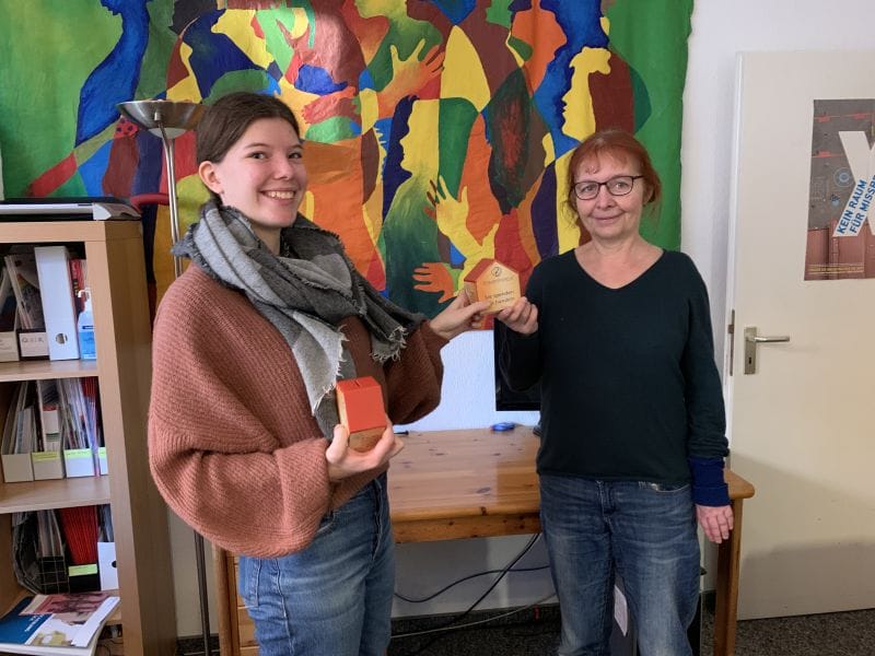 Spendenübergabe der Weihnachtsaktion an den Frauennotruf