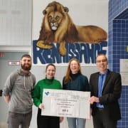 Spendenübergabe in der Julius-Springer-Schule Heidelberg an den Frauennotruf Heidelberg